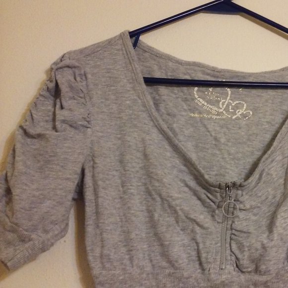 Derek Heart | Gray Low Cut Top with Ruched Sleeves - Picture 2 of 4